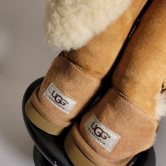 UGG Boots - chestnut - women’s size 7 - Picture 3 of 8